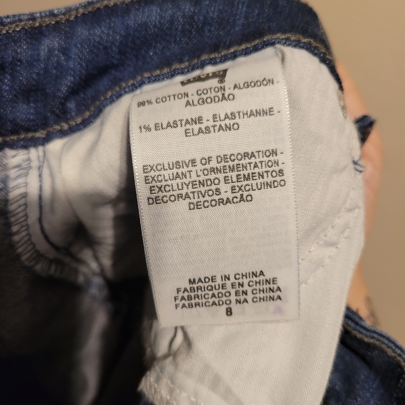 Levi's Bold Curve Cropped Jeans - Picture 15 of 16